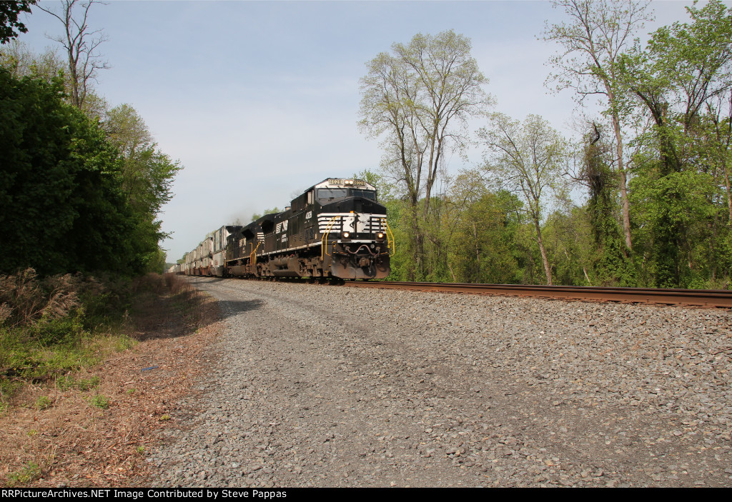 NS 4028 and 1111 take train 260 east through Thompsontown PA